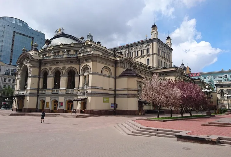 Picnic Or Opera (1)